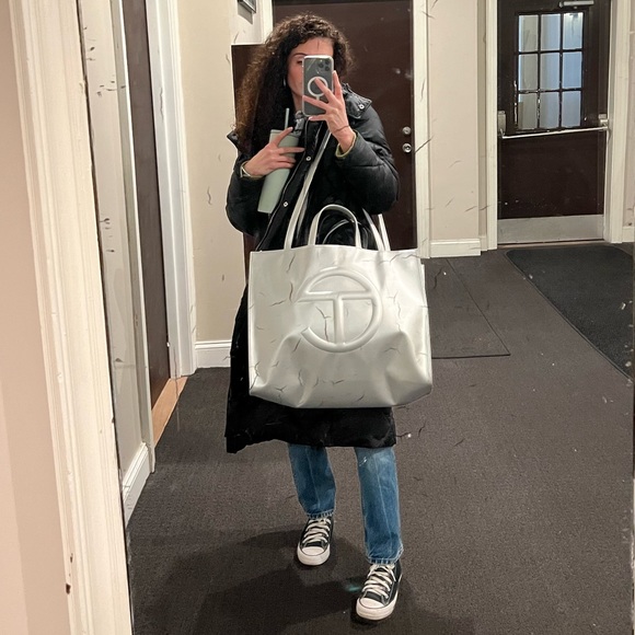 Meet your Posher, Elizabeth - Picture 2 of 3